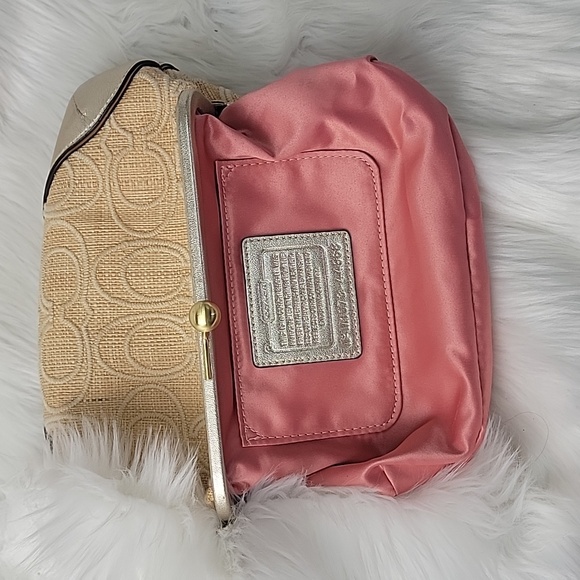 COACH Signature \